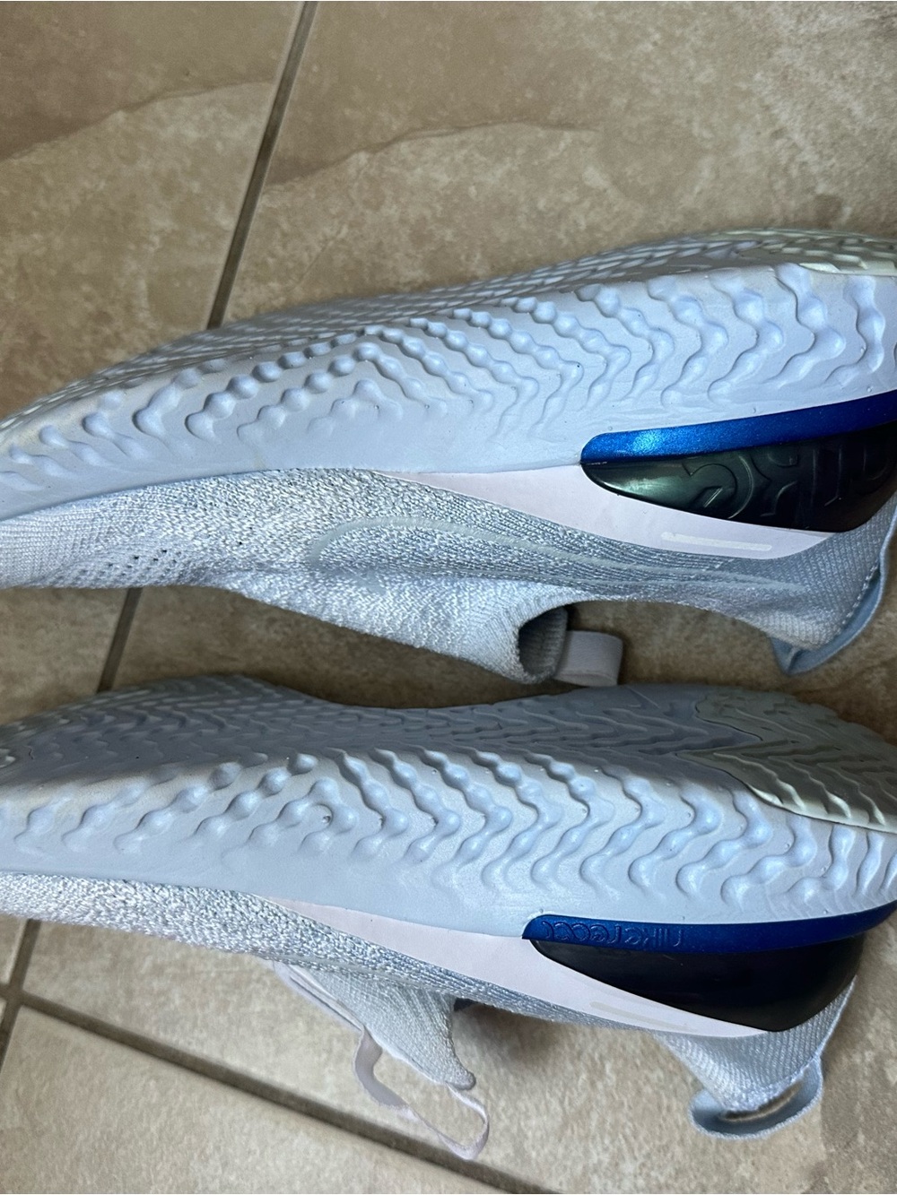 Nike Slip-On epic React Knit Sneakers in Light Gray with Blue Accent - Picture 5 of 5